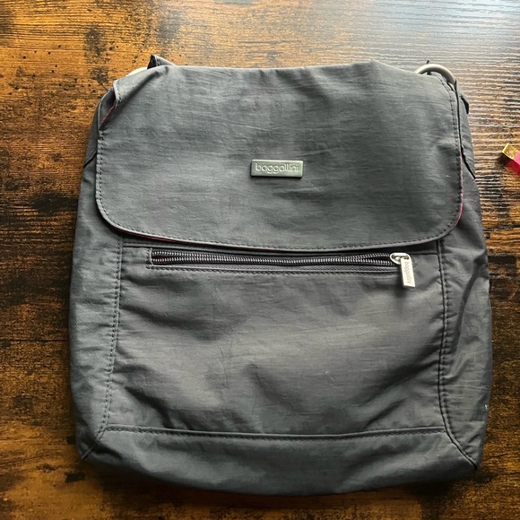 Baggallini Charcoal Gray Messenger Bag - Picture 1 of 7